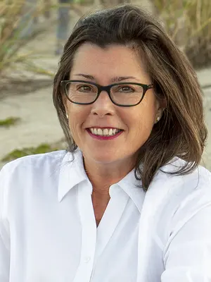 Photo of Lisa Bennett